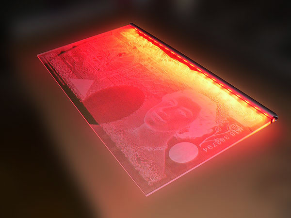 Prezenter grawerowany podświetlany diodami dla kantoru z obrazkiem banknotu
