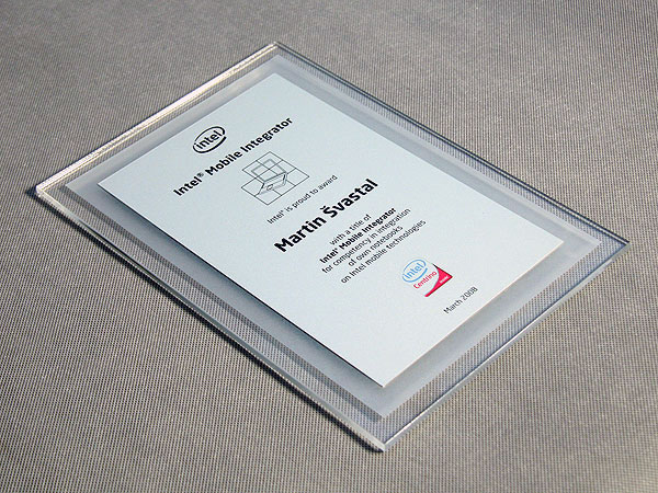 Dyplom na blasze aluminiowej - podkład na bezbarwnej pleksi