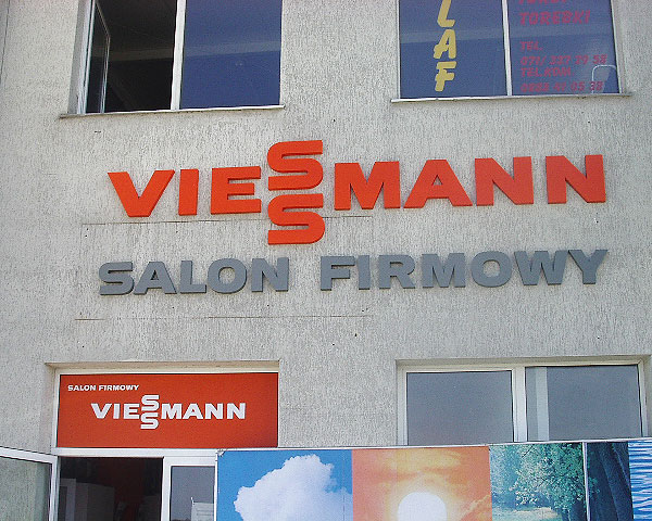 Litery przestrzenne ze styroduru dla salonu firmowego Viessmann