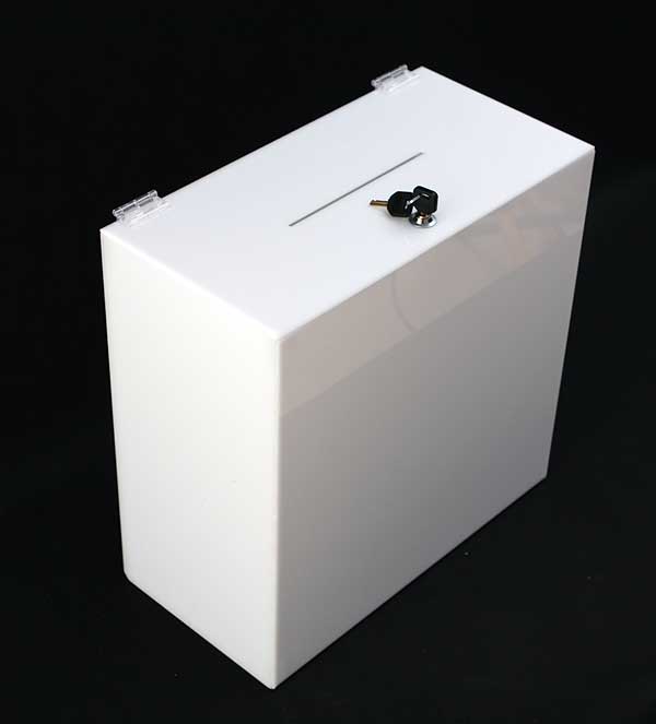 Pudełko z białej plexi na opinie ankiety pacjentów przychodni 30x30x20 cm. Zamykana na zamek z kluczykiem