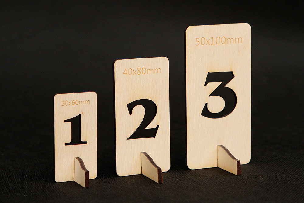Drewniane numerki na stół