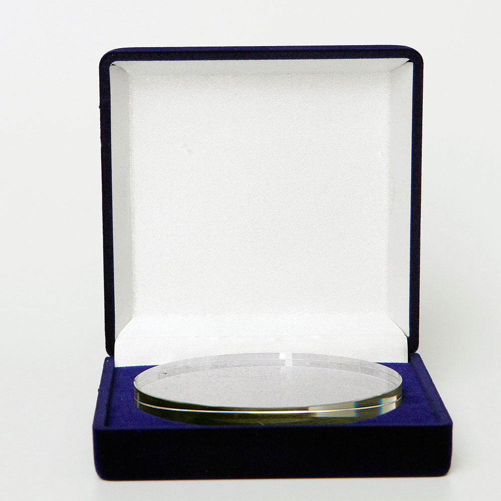 Szklany medal w ozdobnym pudełku